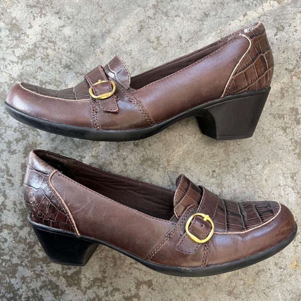 Clarks Brown Leather Loafers Croc Embossed Gold Buckle Heels Women's 8.5M